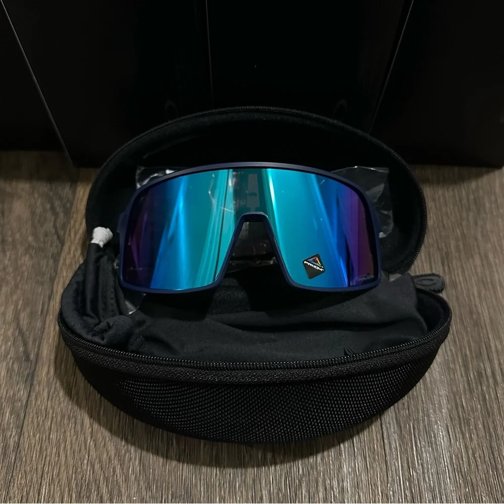 Mens Oakley Sutro S Sunglasses OAKK8C9 new in box eye protection golf ski - Picture 5 of 7